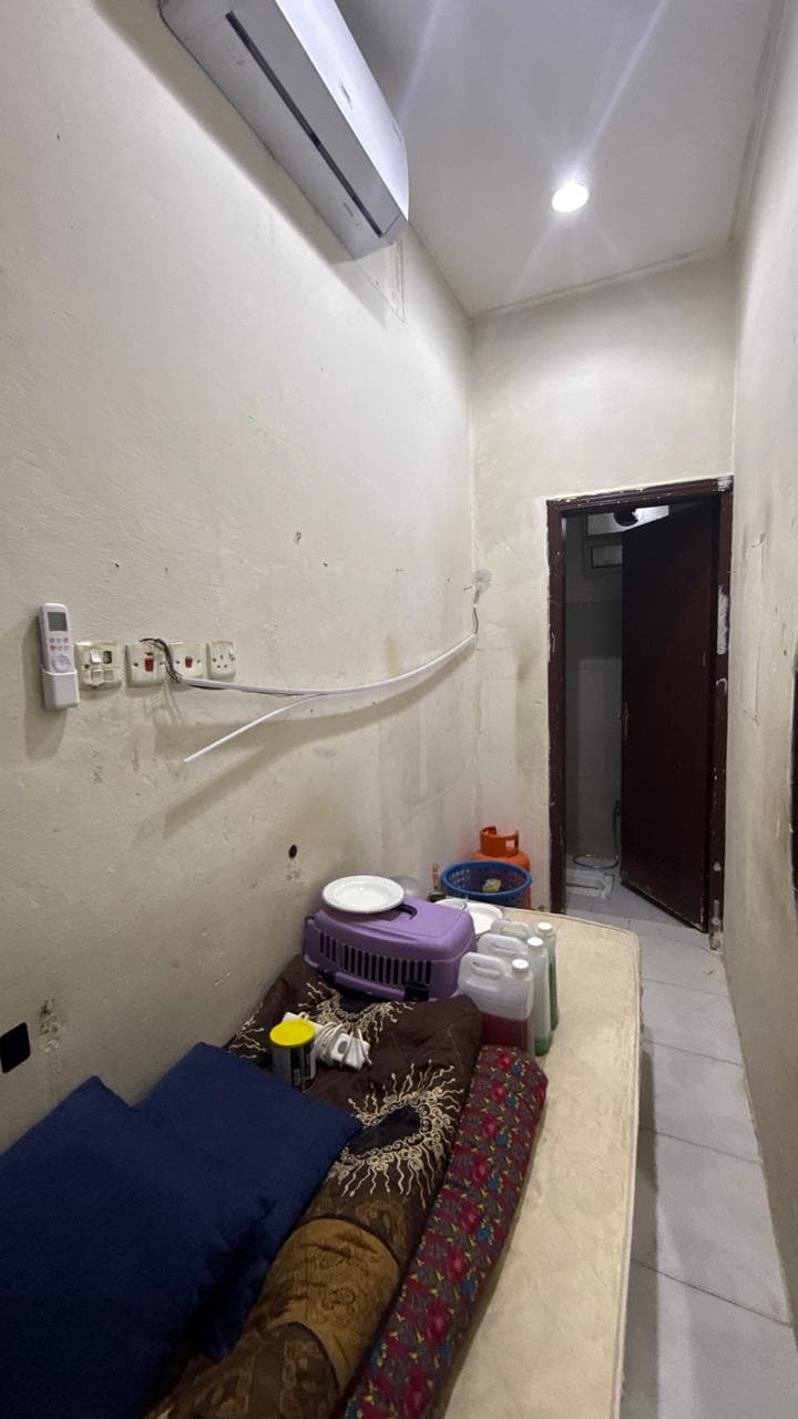 غرفة سائق مع دورة مياة